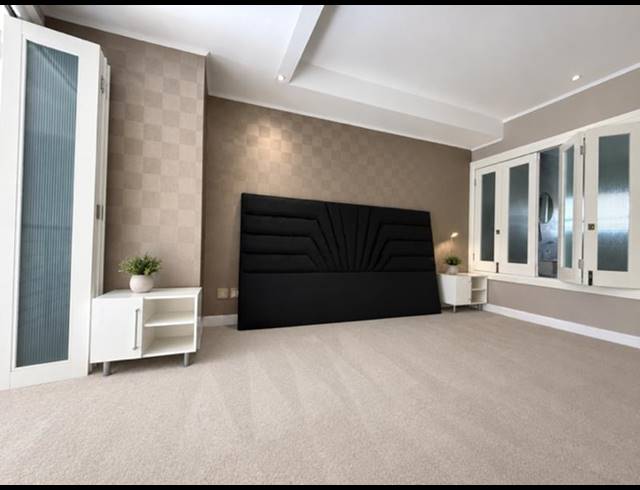 2 BEDROOM TOWNHOUSE FOR SALE IN HYDE PARK